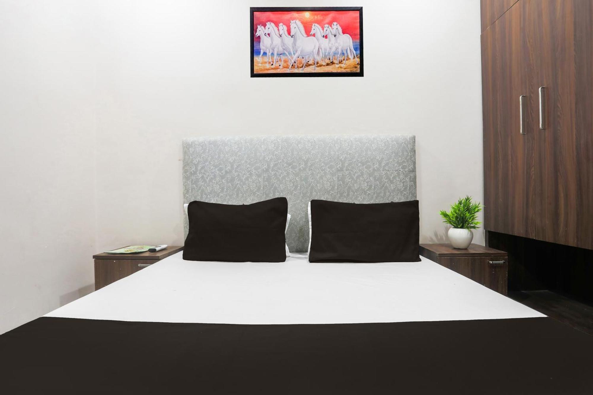 Hotel O S Grand Allāhābād Junction Buitenkant foto